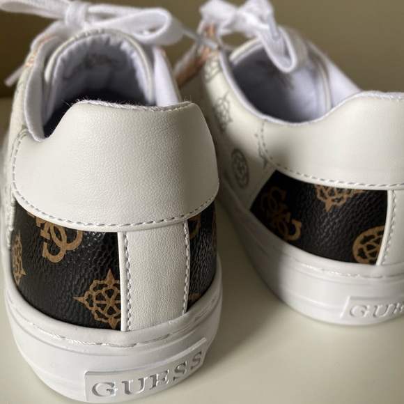 GUESS Sneakers - Picture 4 of 10